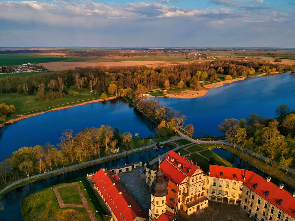 Peisaj cu râu maiestuos
